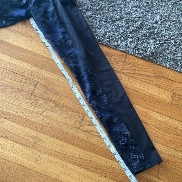 Spanx Sara Blakely Booty Boost Active Printed Leggings SZ Small Purple Geo Camo - Picture 13 of 14